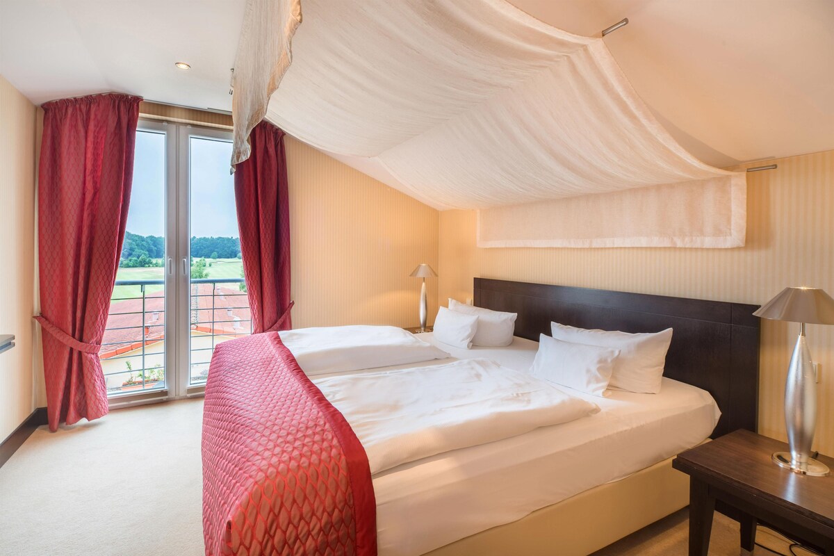 Suite, 1 cama King size | Ropa de cama hipoalergénica y caja de seguridad en la habitación 