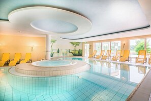 室內游泳池和室外游泳池