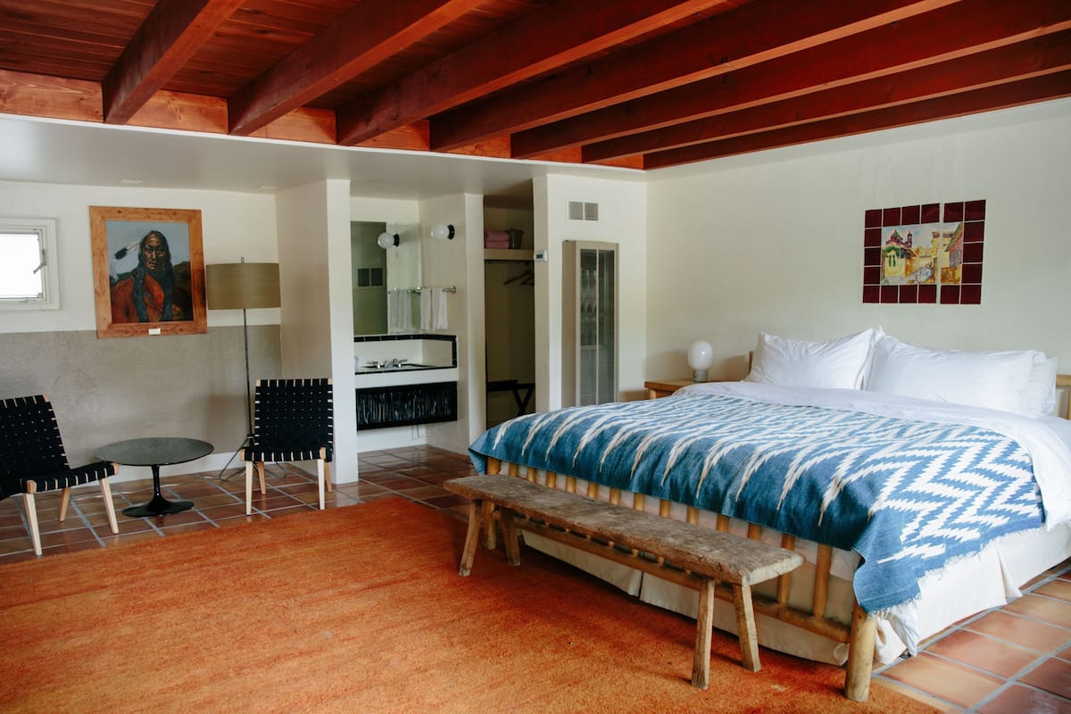 Deluxe Room, 1 King Bed | Premium bedding, individually decorated, individually furnished, desk