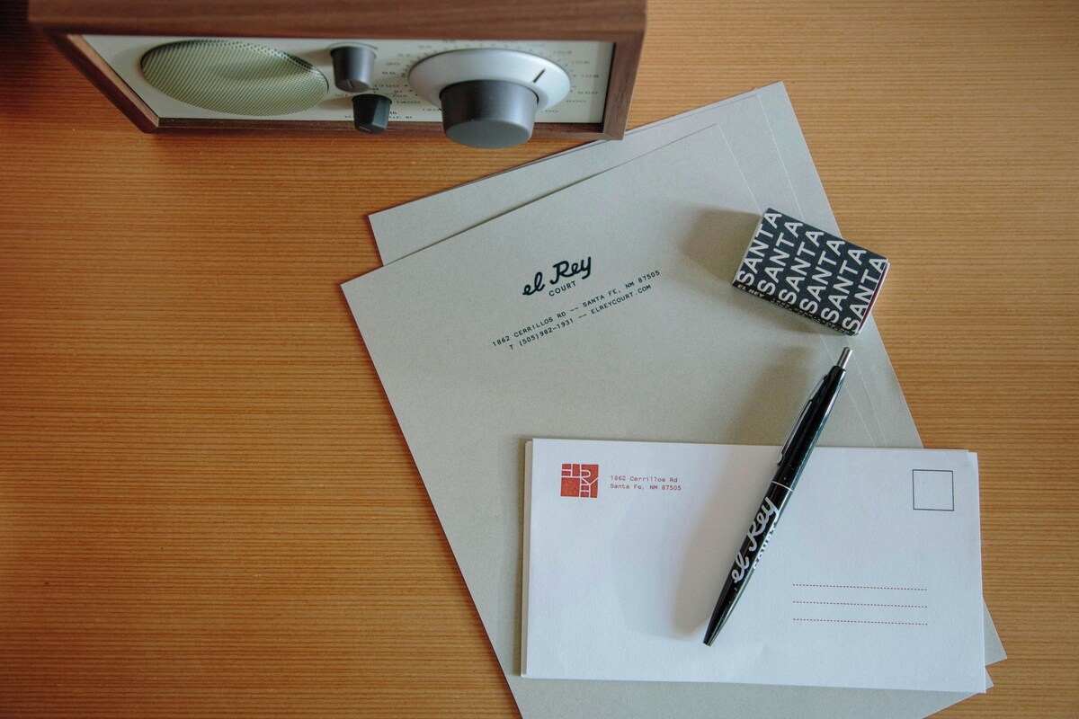 Standard Room, 1 Queen Bed | Room amenity