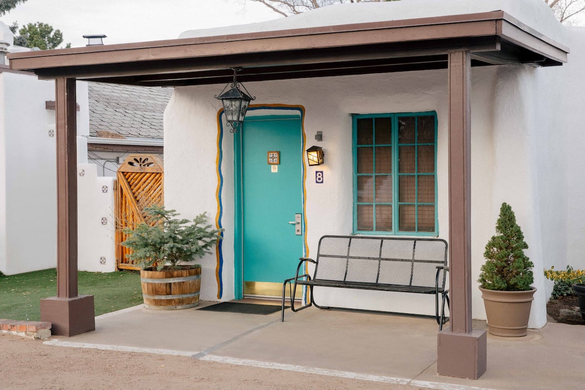 Standard Room, 1 King Bed | Exterior