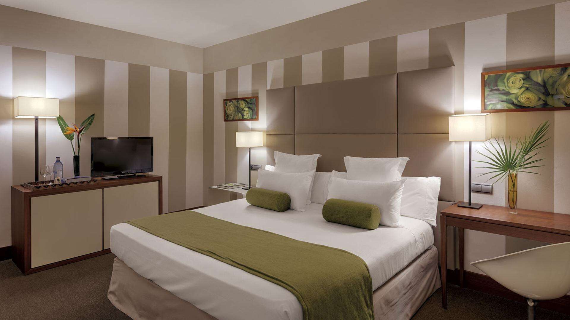 1 bedroom, down duvets, minibar, in-room safe