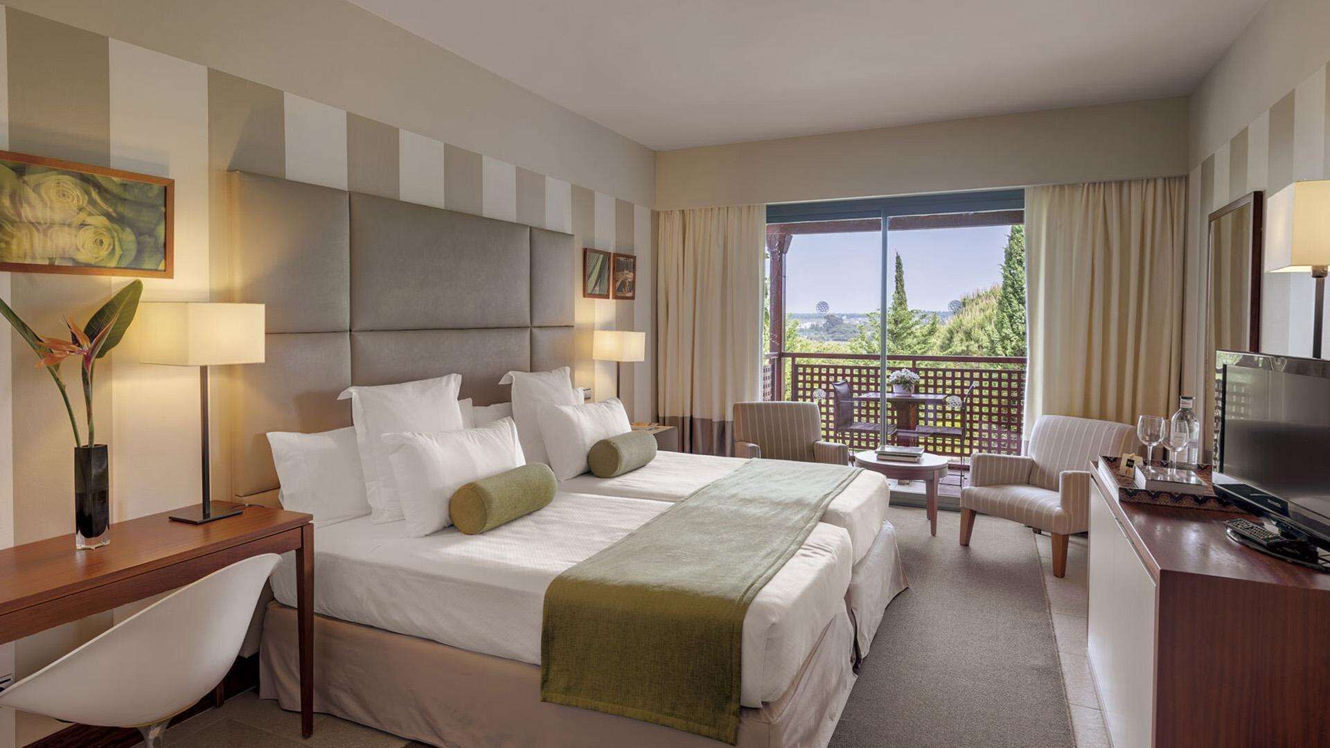 1 bedroom, down duvets, minibar, in-room safe