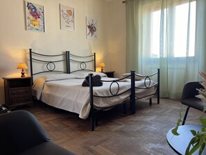 Desk, free WiFi, bed sheets