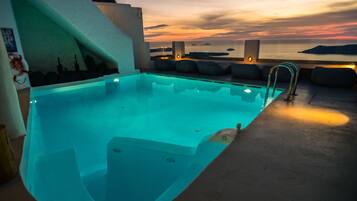 Seasonal outdoor pool, pool umbrellas, sun loungers