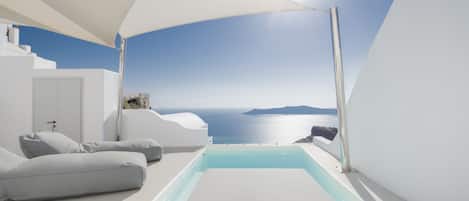 Premium Suite, 2 Bedrooms, Hot Tub, Caldera & Sea View | Literie hypoallergénique, coffres-forts dans les chambres