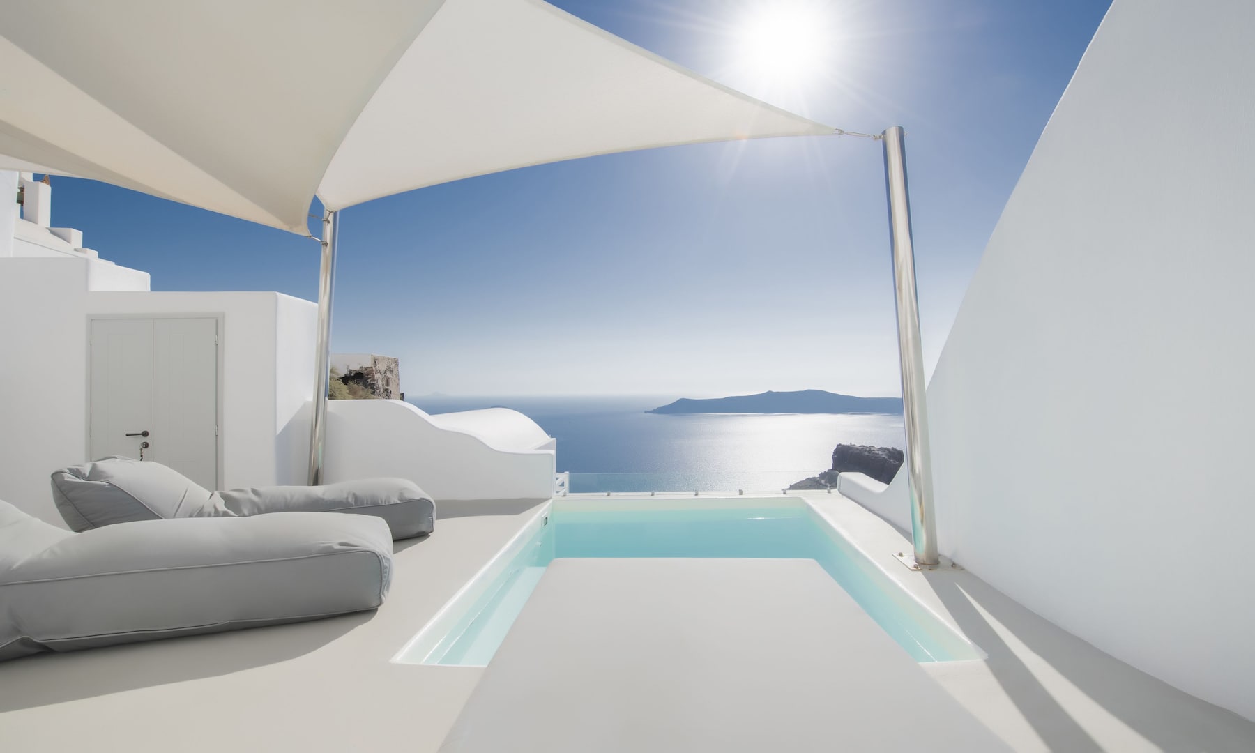 Premium Suite, 2 Bedrooms, Hot Tub, Caldera & Sea View | Caja de seguridad en la habitación y tabla de planchar con plancha