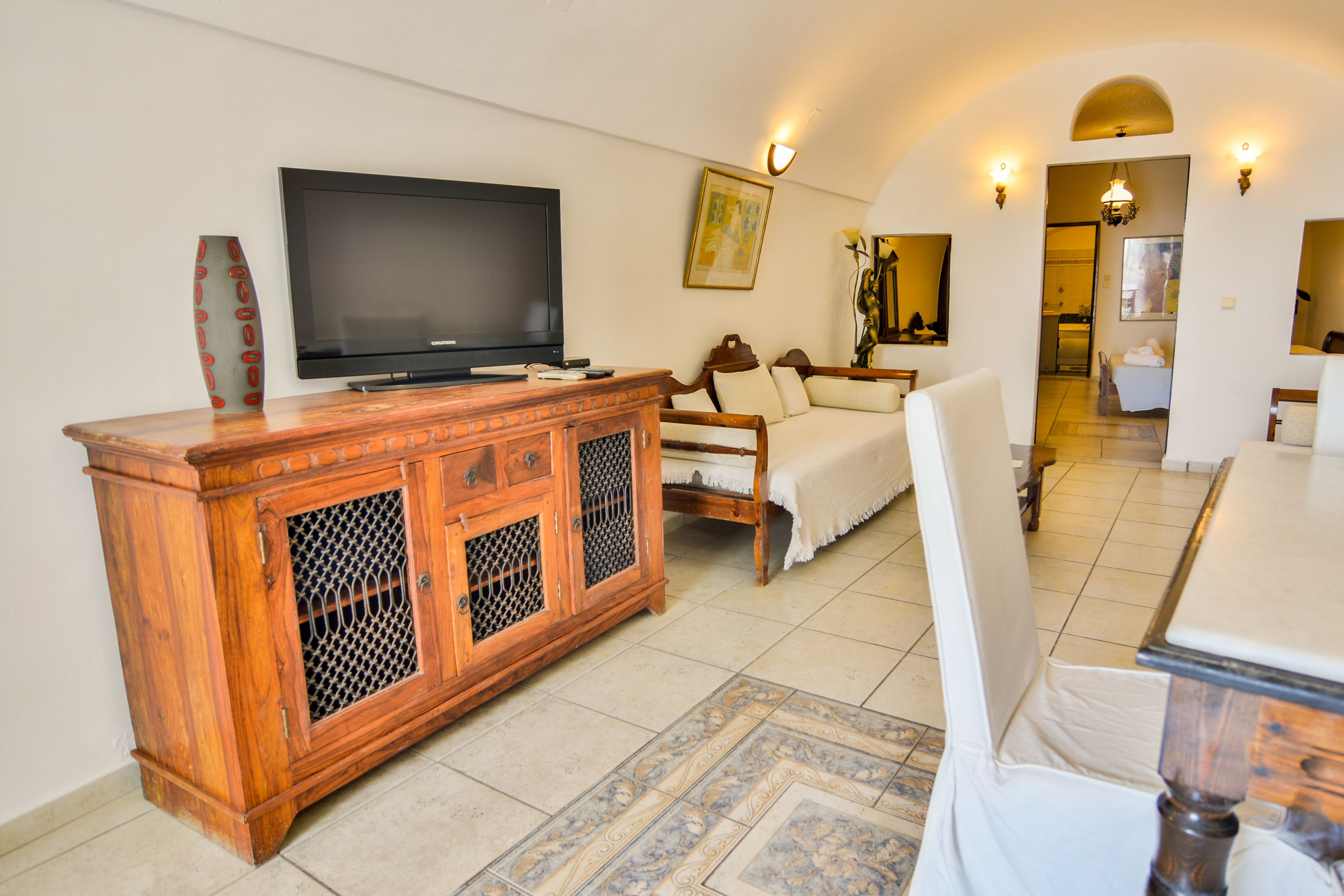 deluxe suite, 2 bedrooms, sea view | living area | 32-inch plasma tv with satellite channels, tv