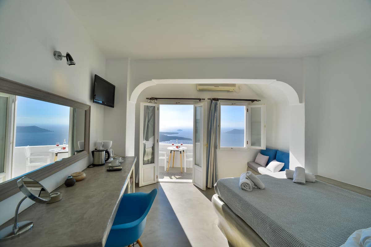 Standard Studio, Caldera & Sea View | 저자극성 침구, 객실 내 금고, 다리미/다리미판, 침대 시트