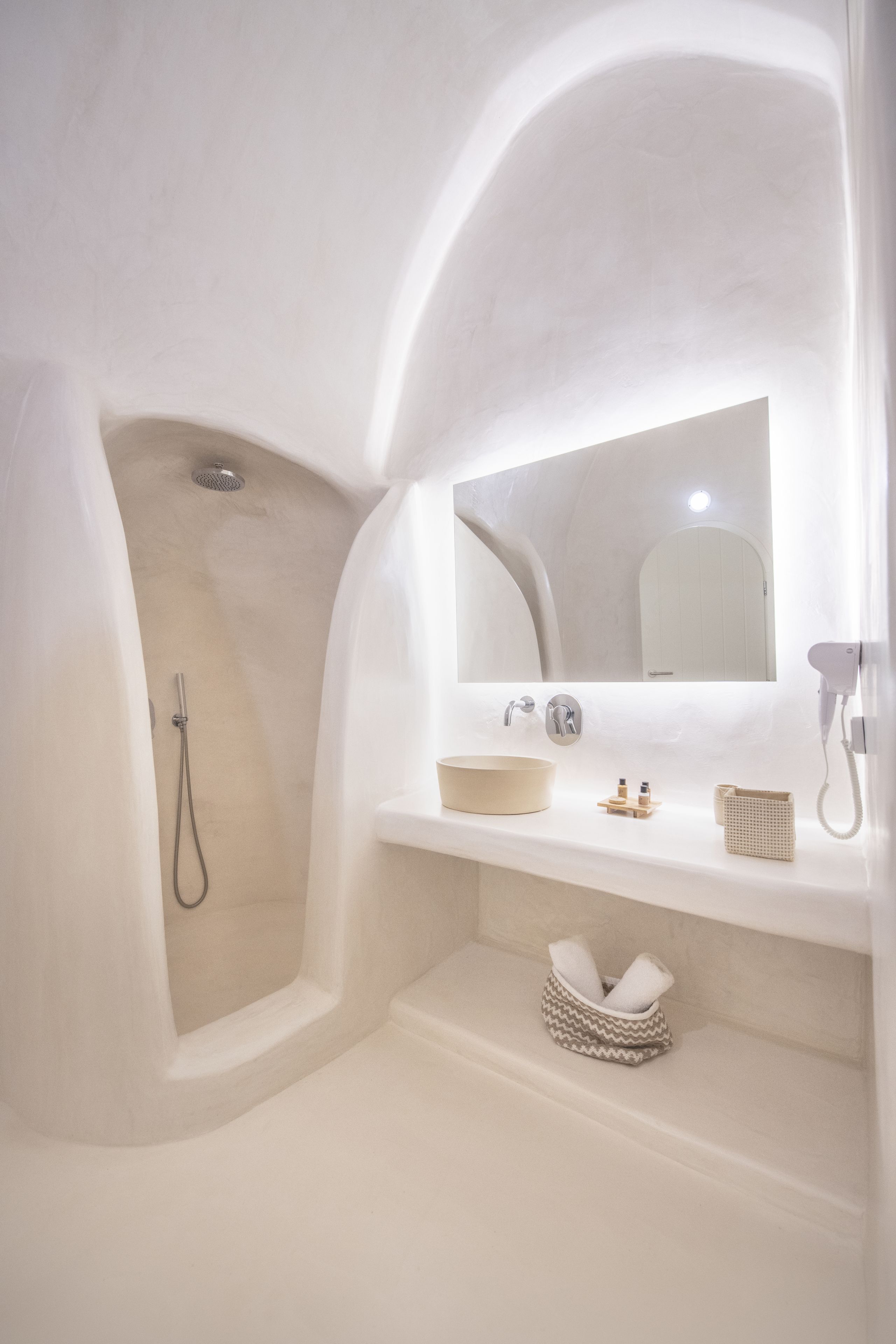 premium suite, 2 bedrooms, hot tub, ocean view | hypo-allergenic bedding, in-room safe, iron/ironing board, bed sheets