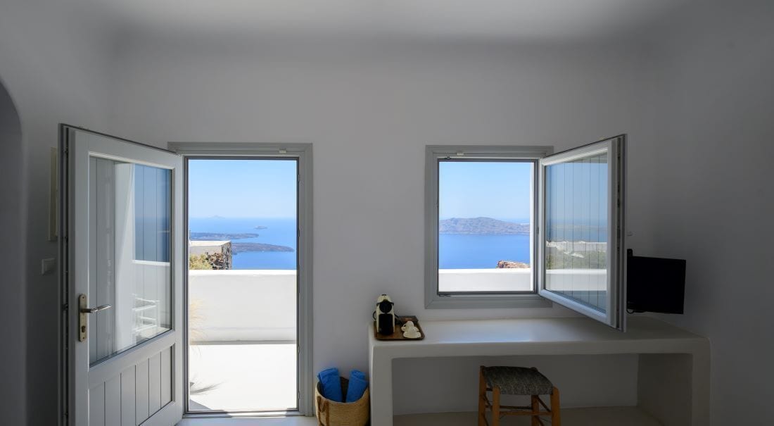 signature studio suite, hot tub | hypo-allergenic bedding, in-room safe, iron/ironing board, bed sheets