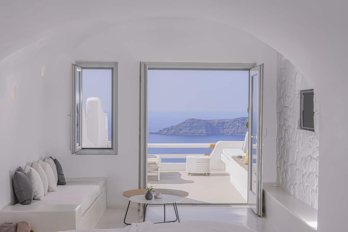 superior studio, sea view | hypo-allergenic bedding, in-room safe, iron/ironing board, bed sheets