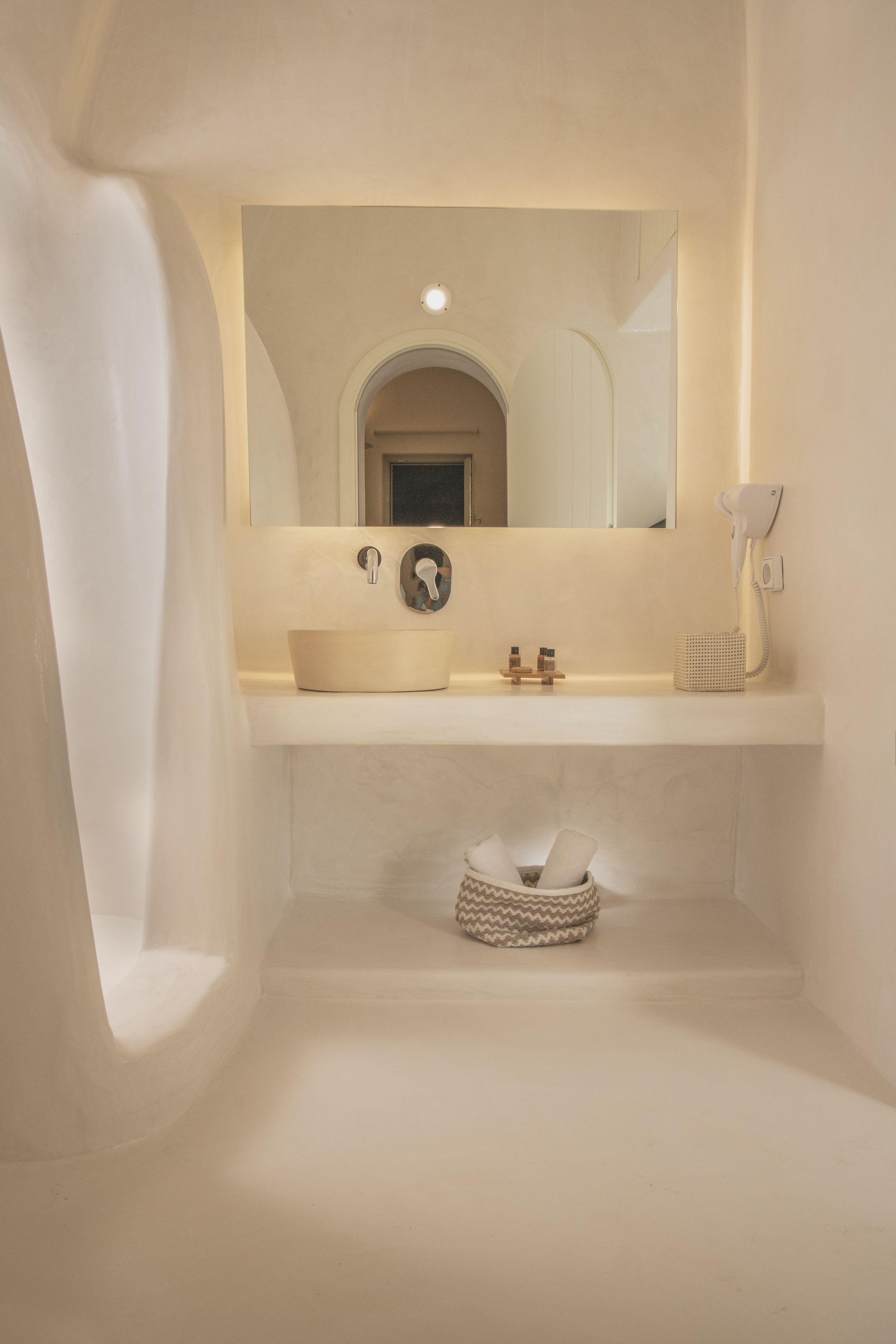 premium suite, 2 bedrooms, hot tub, ocean view | hypo-allergenic bedding, in-room safe, iron/ironing board, bed sheets