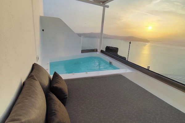 Signature Studio Suite, Hot Tub, Caldera & Sea View | Terrass/Patio
