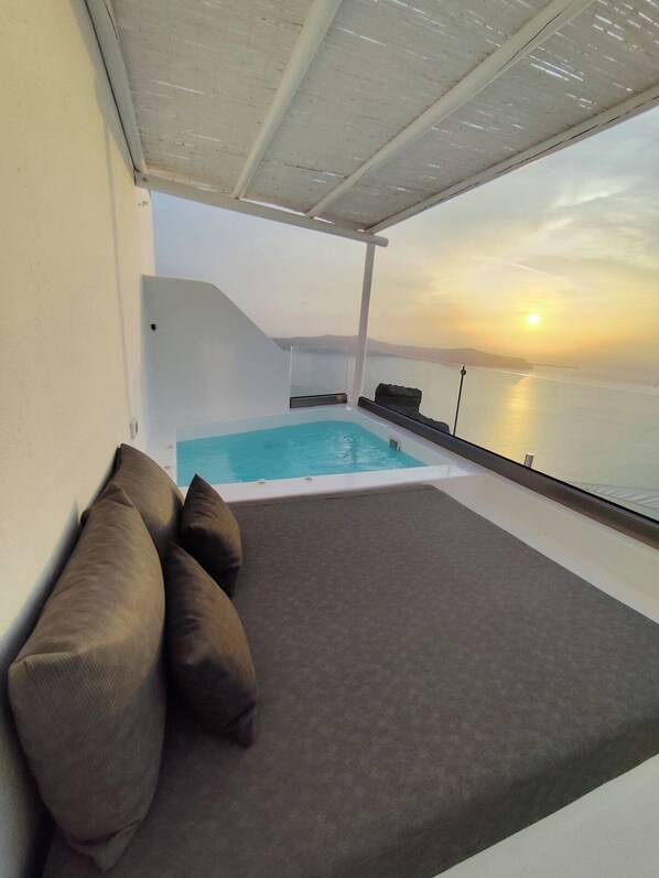 Signature Studio Suite, Hot Tub, Caldera & Sea View | Terraza o patio