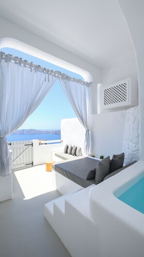 Honeymoon Studio Suite, 1 Bedroom, Hot Tub, Caldera & Sea View | 客房景觀
