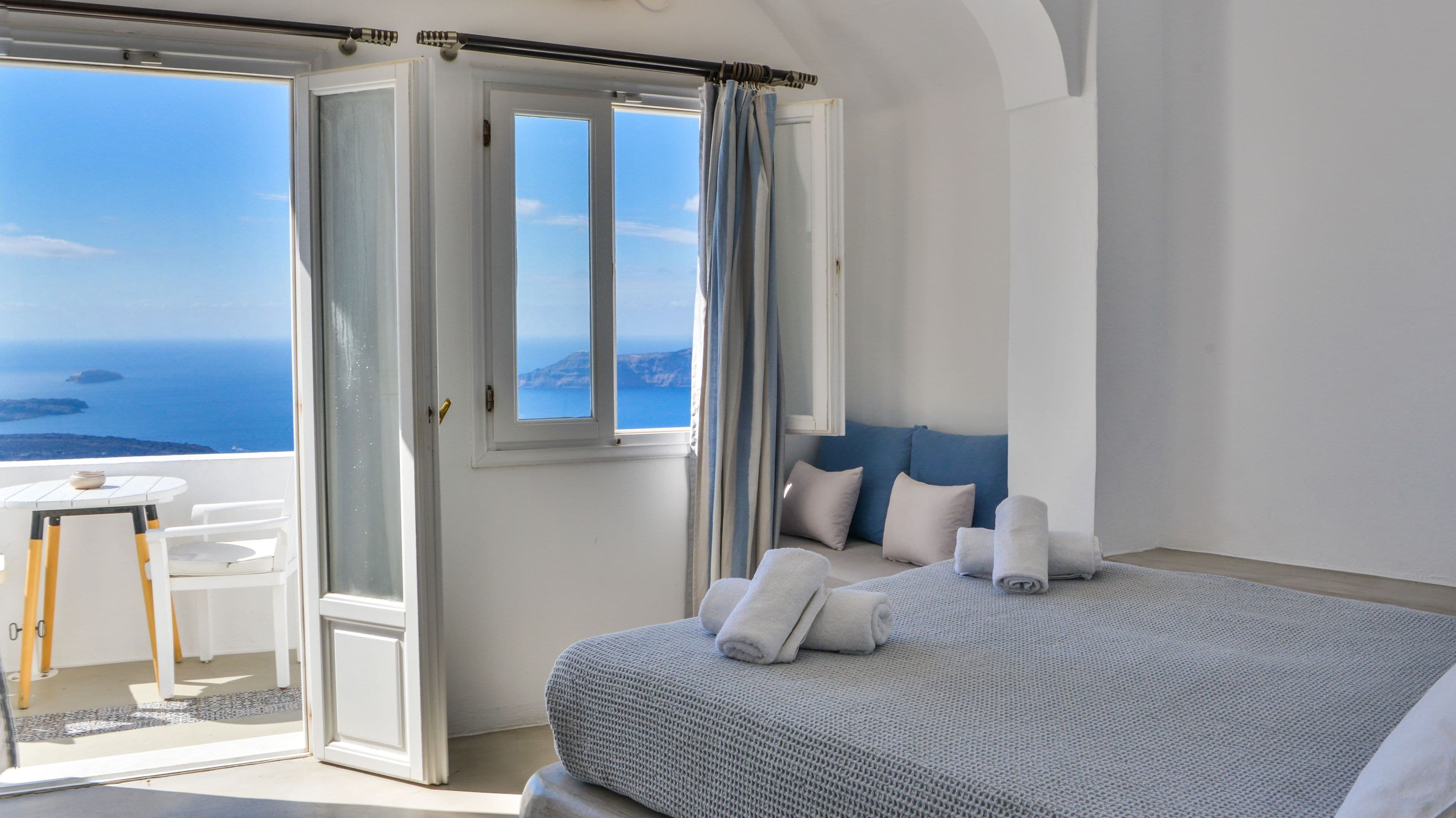 Standard Studio, Caldera & Sea View | In-room safe, iron/ironing board (on request), bed sheets