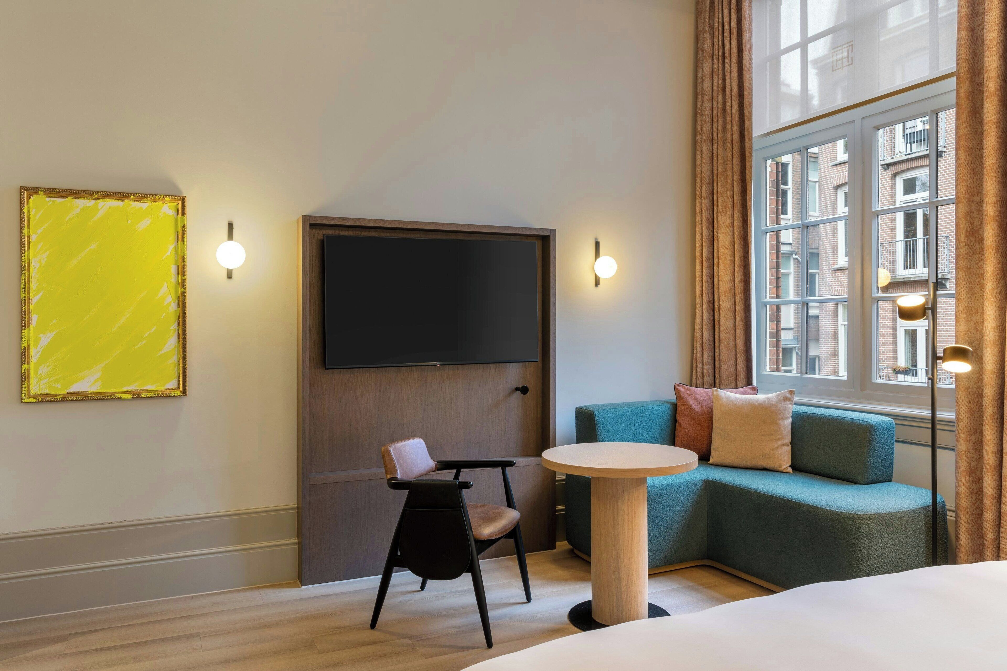 deluxe room, 1 queen bed, non smoking | premium bedding, down duvets, free minibar, in-room safe