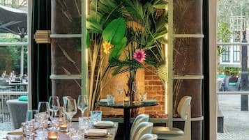 Wine bar