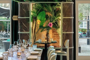Wine bar