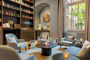 Wine bar - The College Hotel Amsterdam, Autograph Collection (Amsterdam)