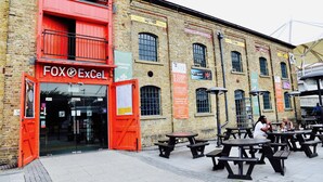 Outdoor dining - Fox Apartments (London)