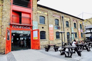 Déjeuner et dîner servis sur place, spécialités Cuisine anglaise