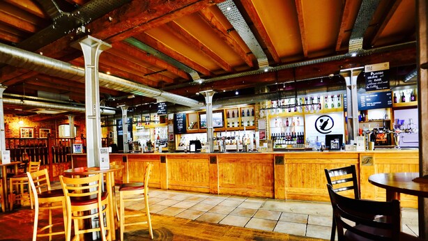 Bar (on property) - Fox Apartments (London)
