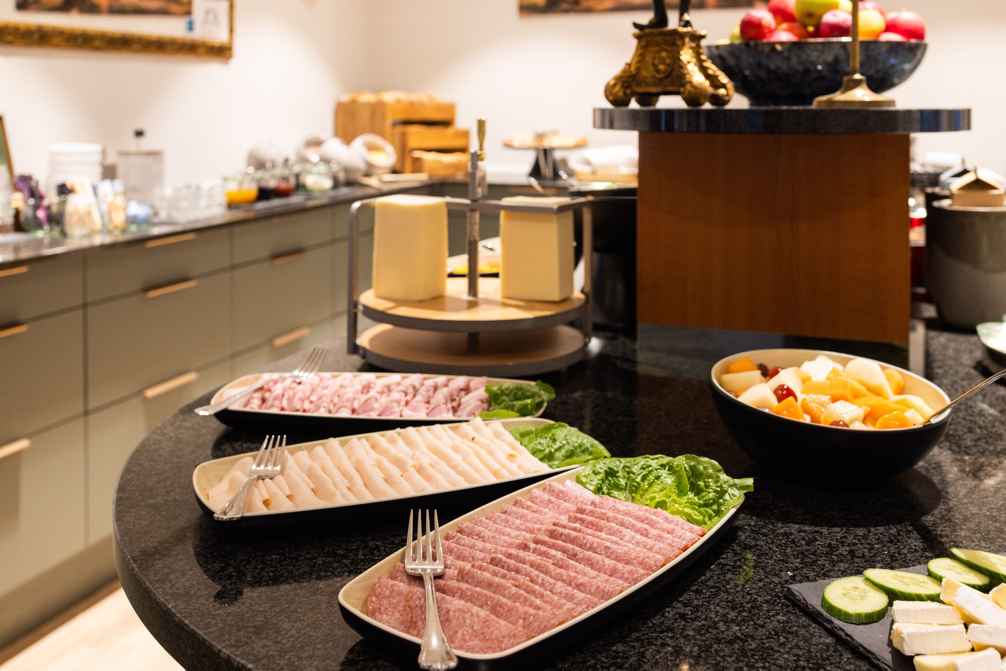 Free daily buffet breakfast