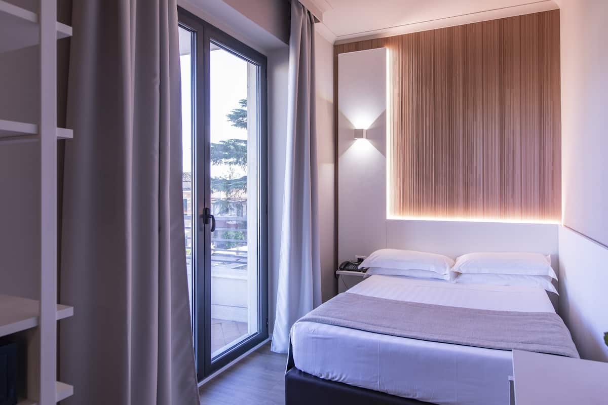 In-room safe, desk, soundproofing, bed sheets