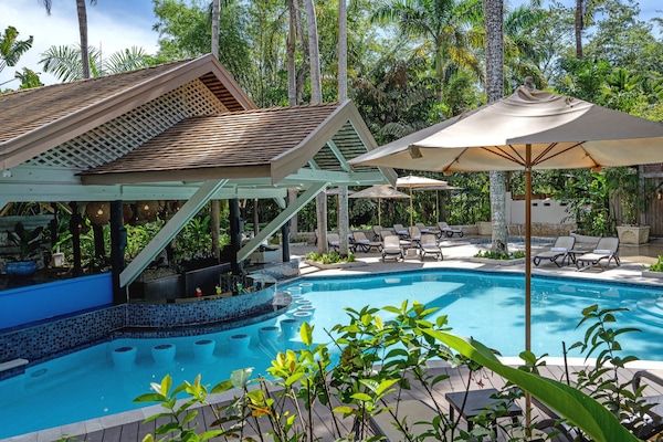 3 bars/lounges, swim-up bar, poolside bar, beach bar