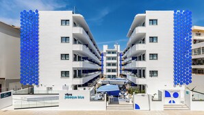 A modern hotel with a symmetrical facade, multiple balconies, and a central atrium. - Apartamentos Vibra Jabeque Blue - Adults only (Ibiza Town)