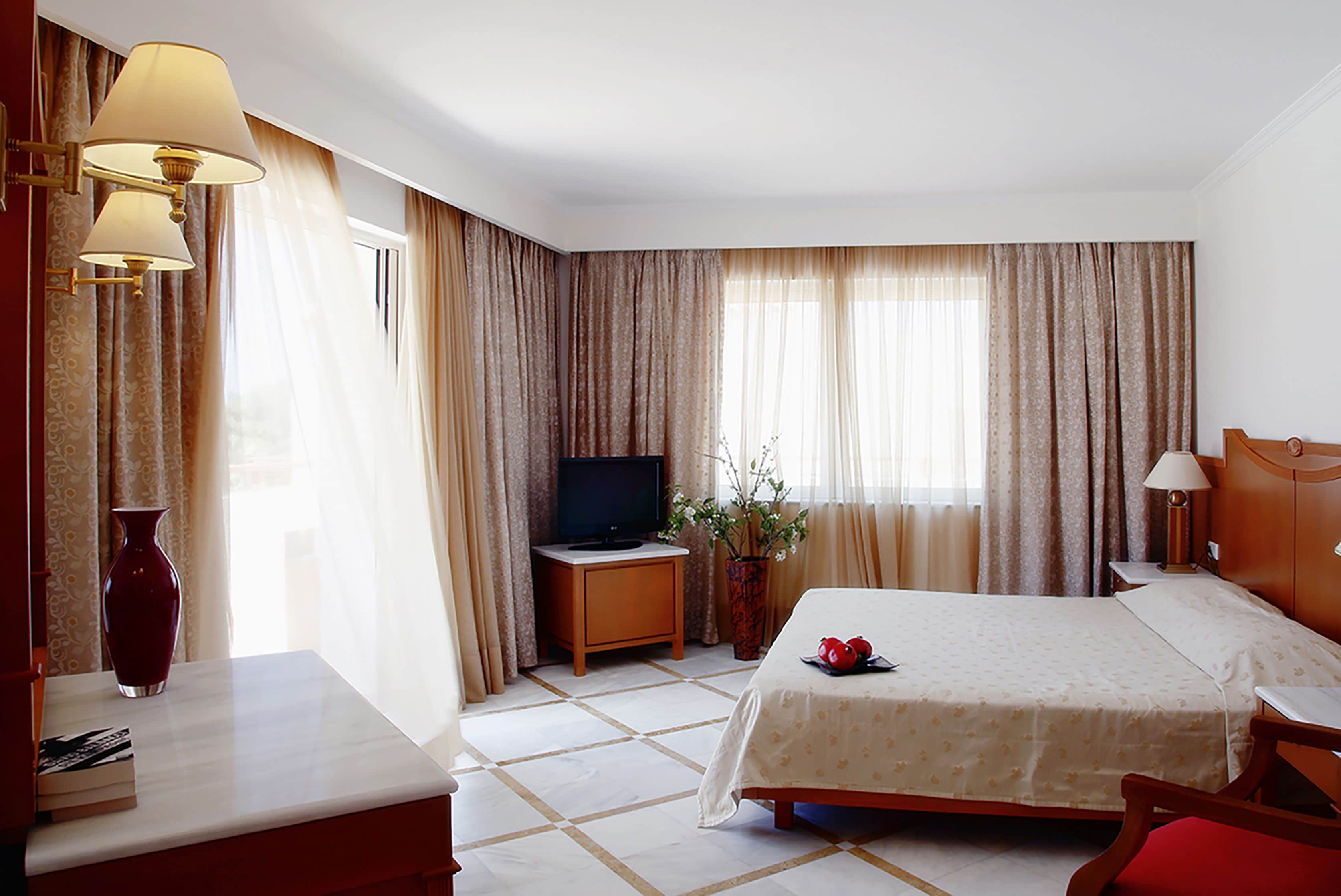 suite, 1 bedroom | 1 bedroom, minibar, in-room safe, desk