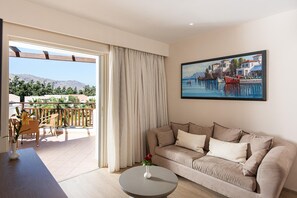 迷你吧、客房內保險箱、書桌、筆電工作空間