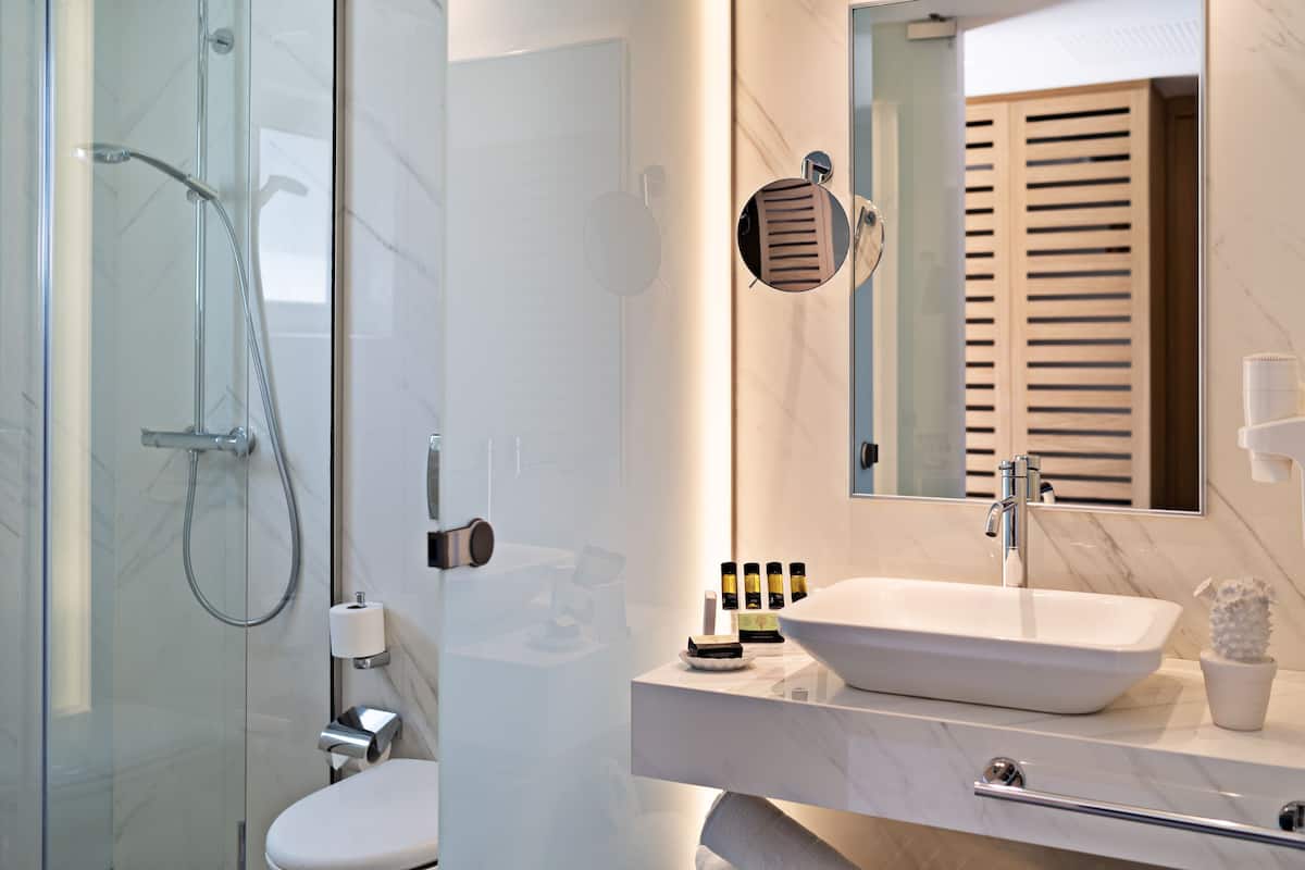 bungalow, sea view | bathroom shower