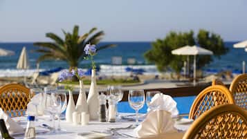 4 restaurants, breakfast, lunch served; local and international cuisine