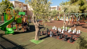 Children’s play area – outdoor