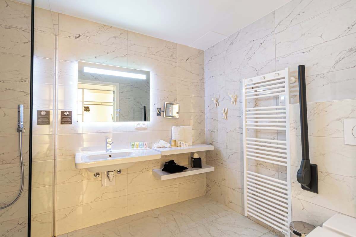 junior suite, 2 single beds, accessible, sea view | bathroom | free toiletries, hair dryer, bathrobes, slippers