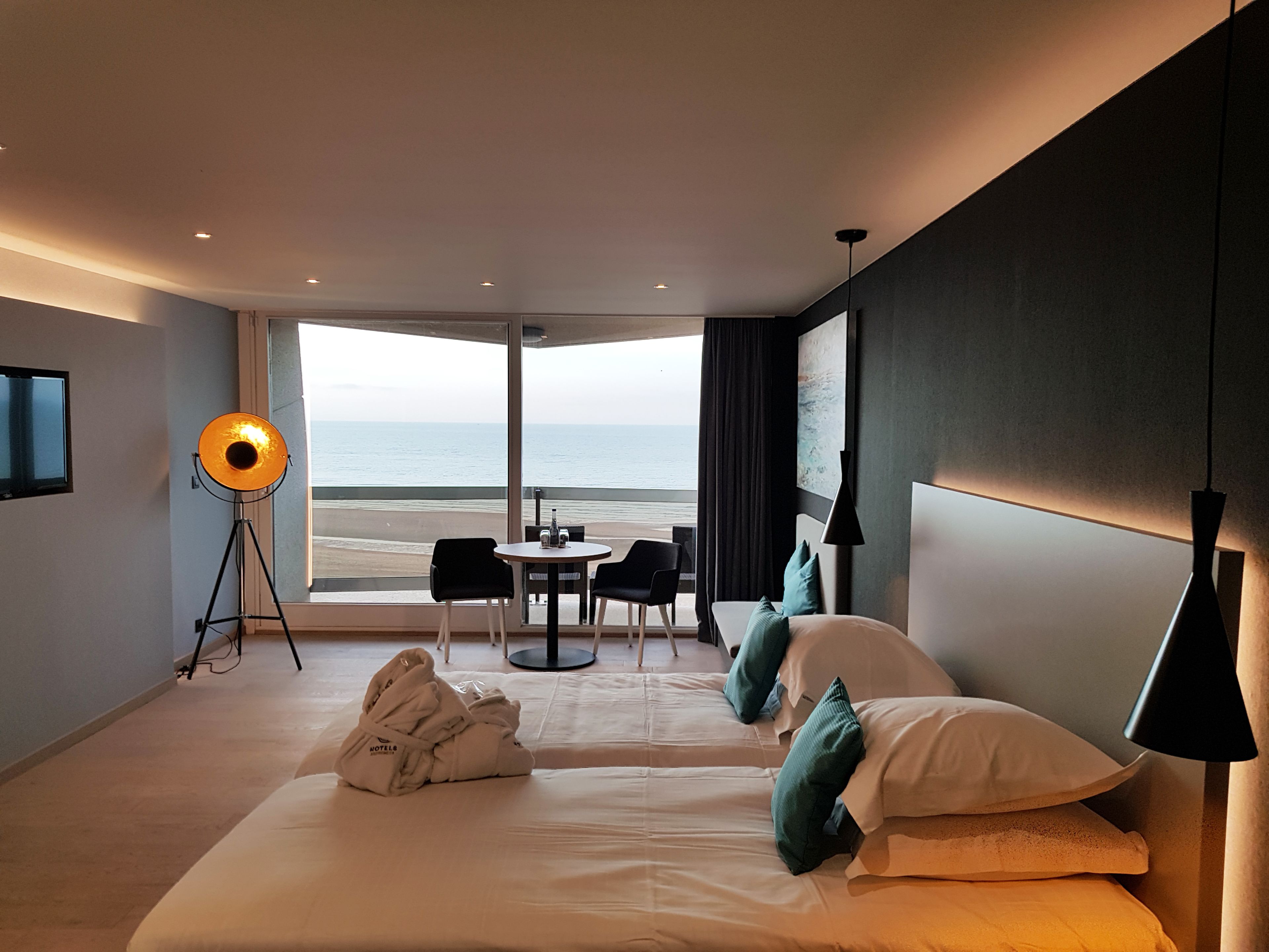 junior suite double queensize, sea view | 1 bedroom, minibar, in-room safe, desk