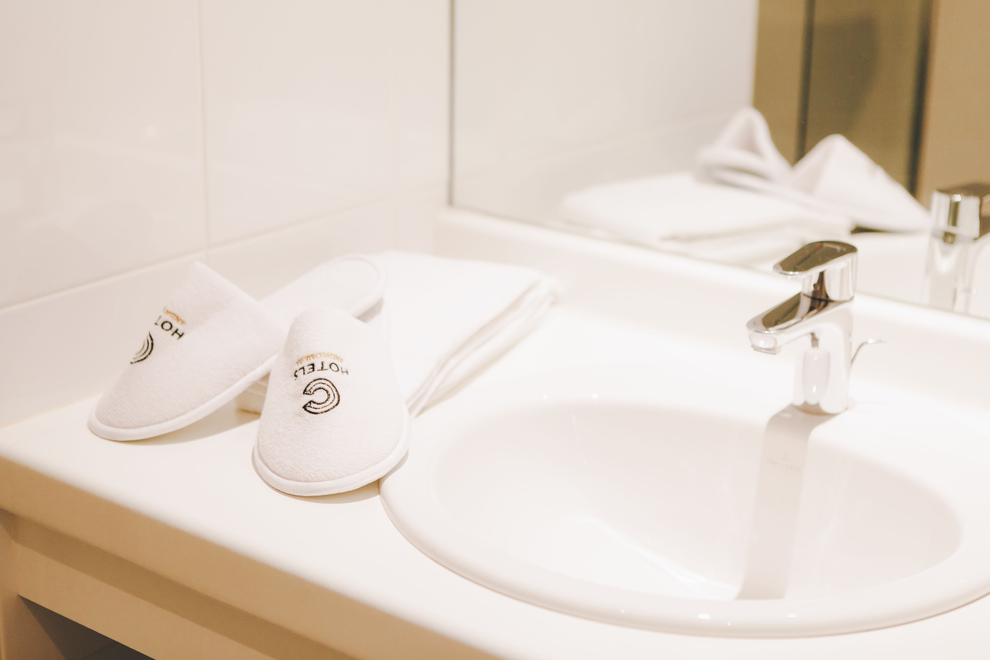 comfort double room, no sea view | 1 bedroom, minibar, in-room safe, desk