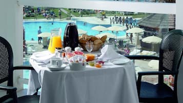 Daily buffet breakfast for a fee