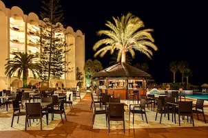Poolside bar