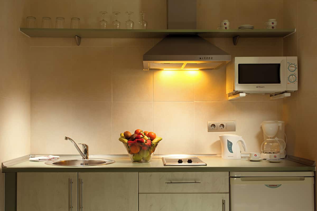 Fridge, microwave, coffee/tea maker, electric kettle