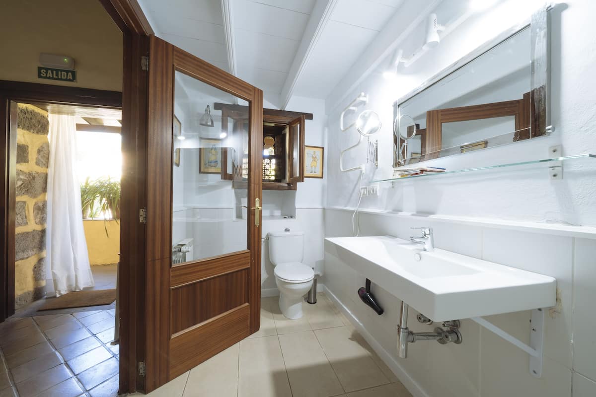 superior double room | bathroom sink