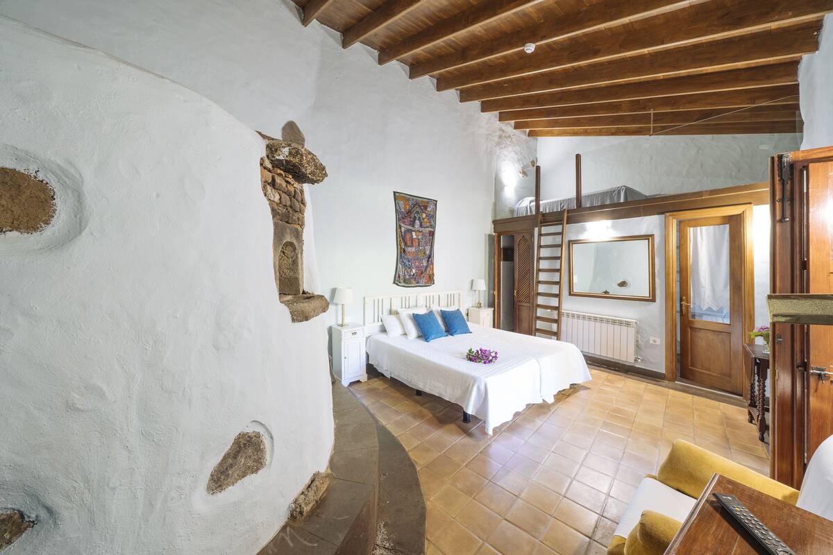 superior double room | down duvets, minibar, in-room safe, individually decorated