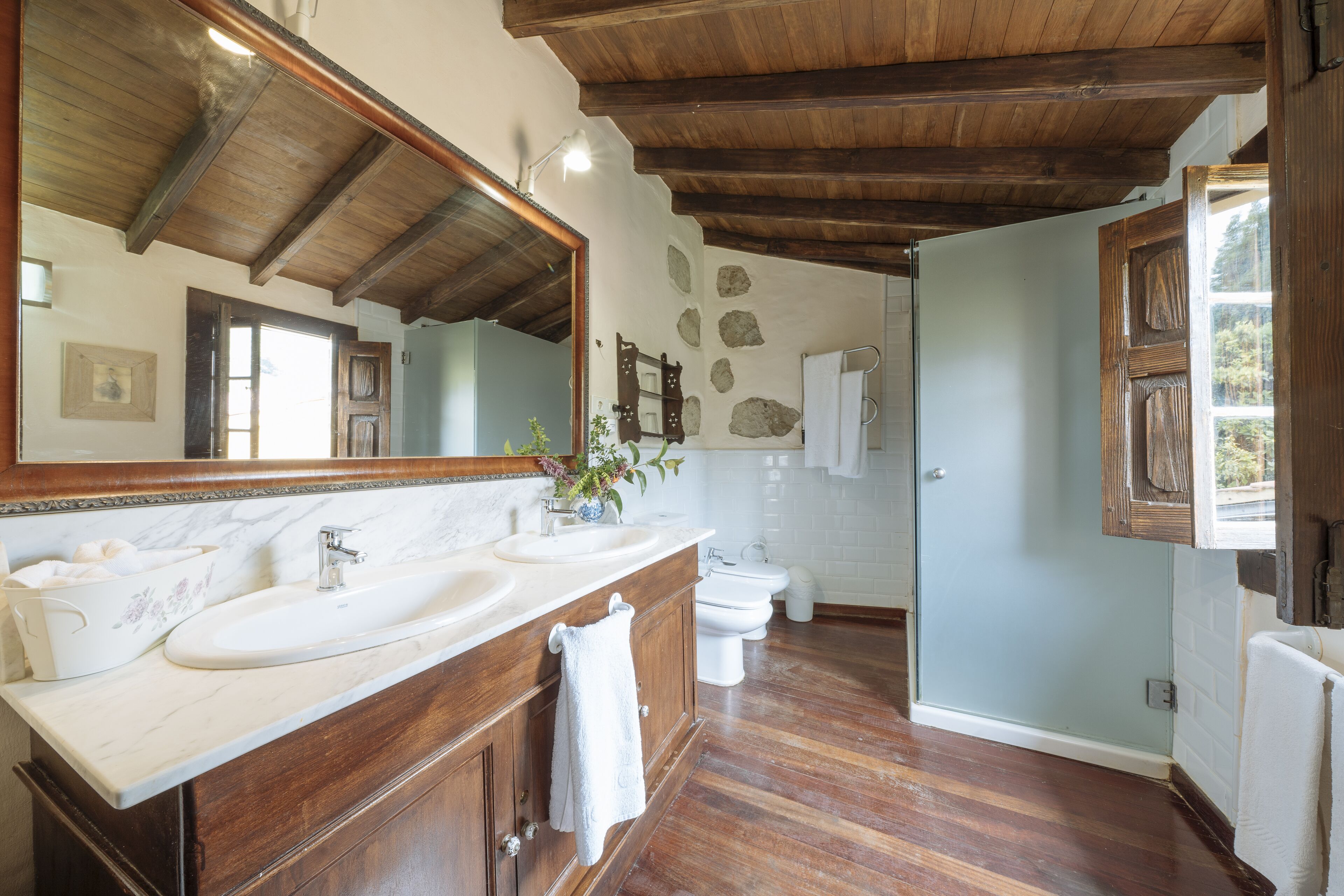 suite | bathroom | shower, free toiletries, hair dryer, bidet