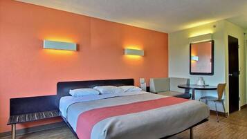 华丽客房, 1 张特大床, 无烟房, 按摩浴缸 | 免费 WiFi、床单