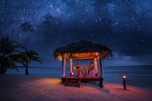 Breakfast, lunch, dinner and brunch served  - Aitutaki Lagoon Private Island Resort - Adults Only (Aitutaki)