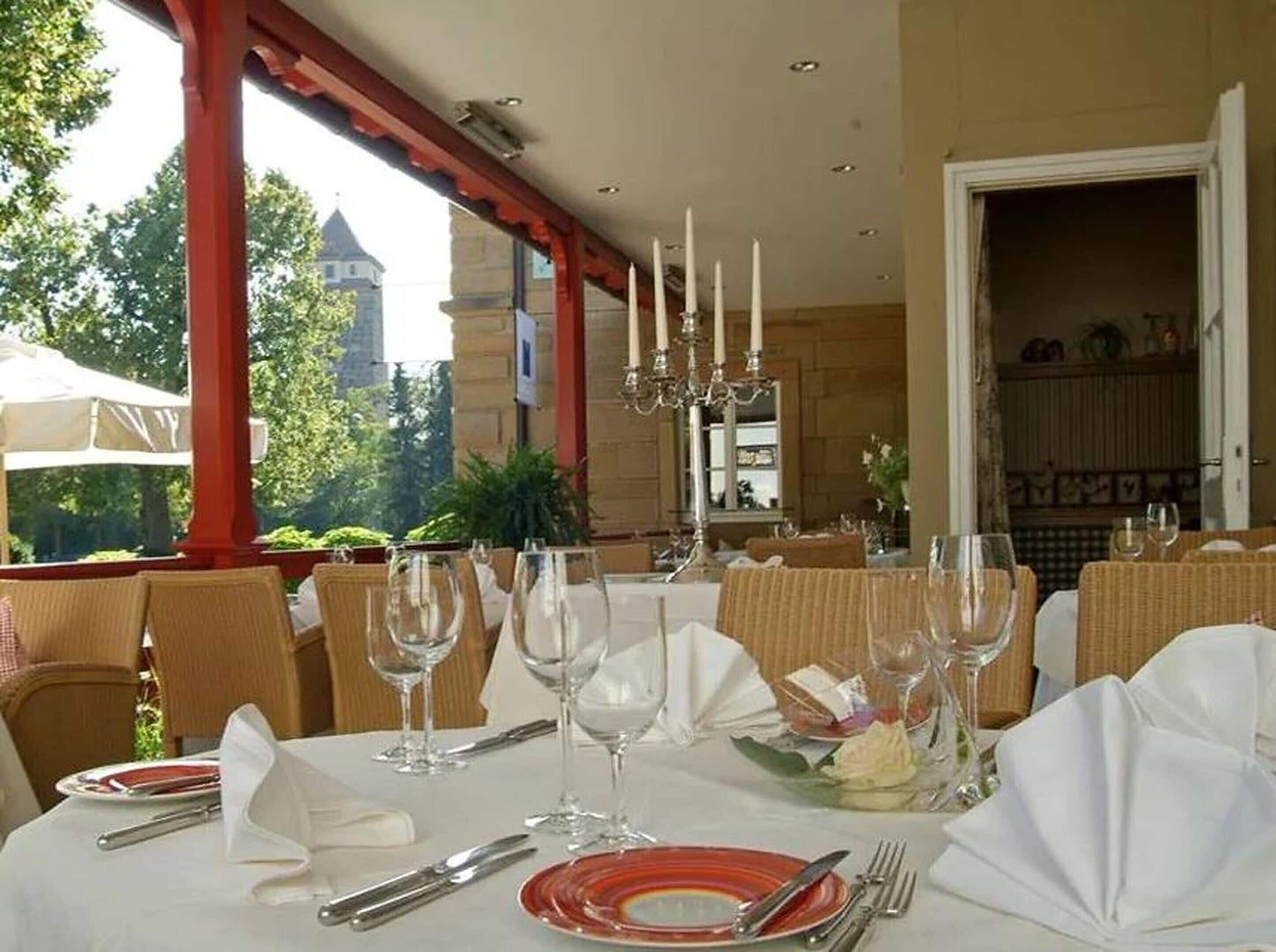 breakfast and dinner served, german cuisine