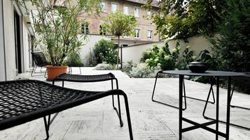 Junior tweepersoonskamer, 1 queensize bed | Terras